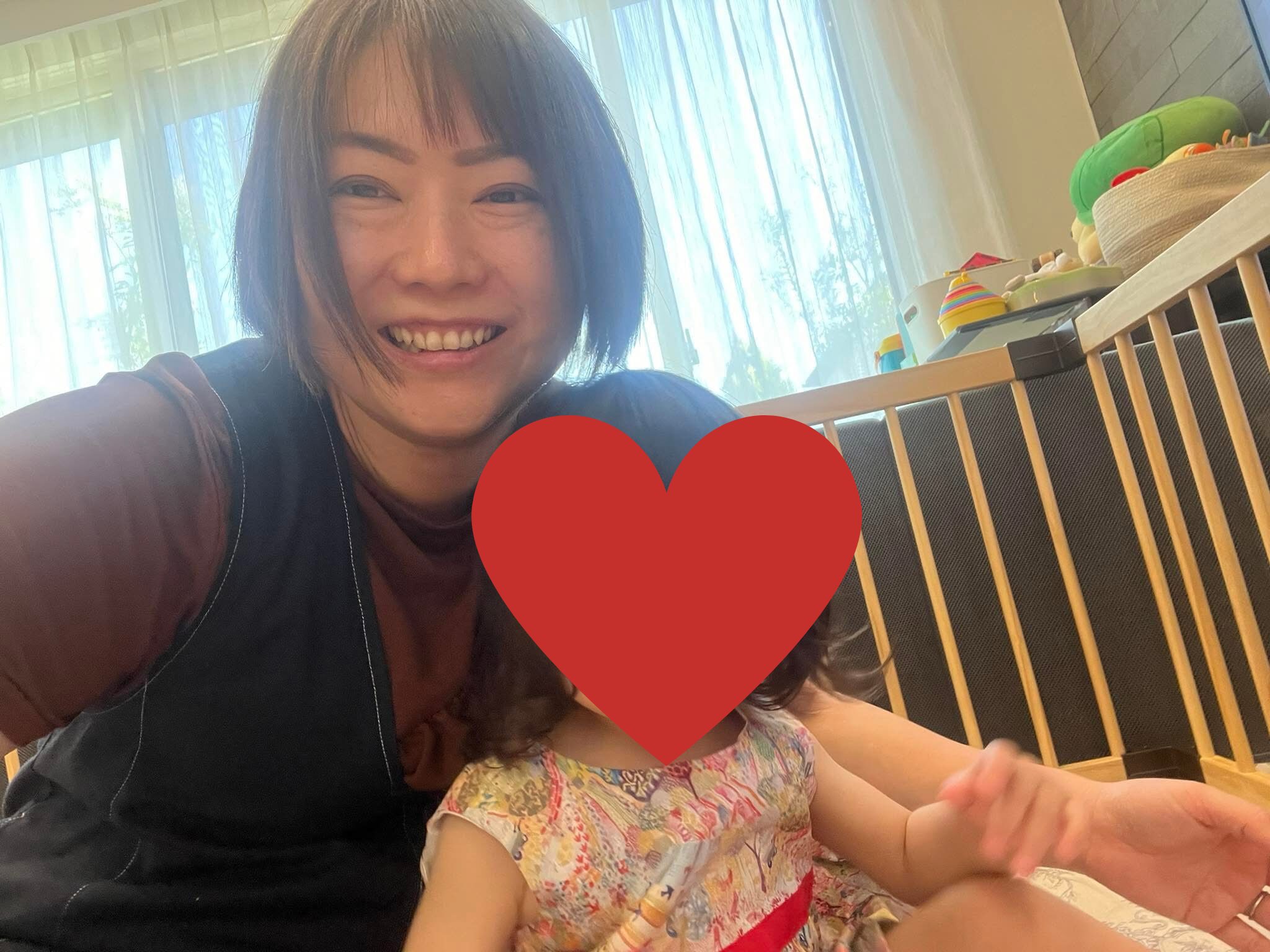 受講生と手作り服を着た娘さん