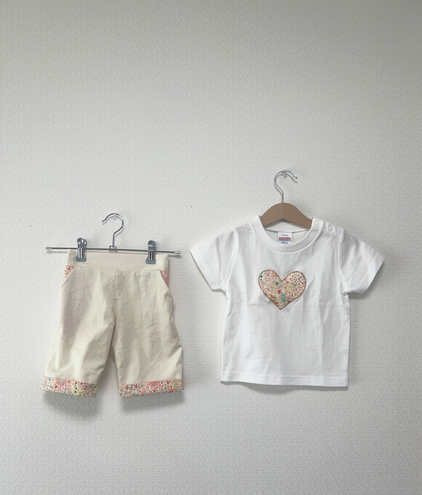 ハーフパンツとTシャツの男の子服